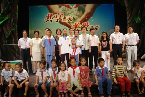 2008年深圳市庆“六一”爱心人士牵手困境儿童志愿行动仪式